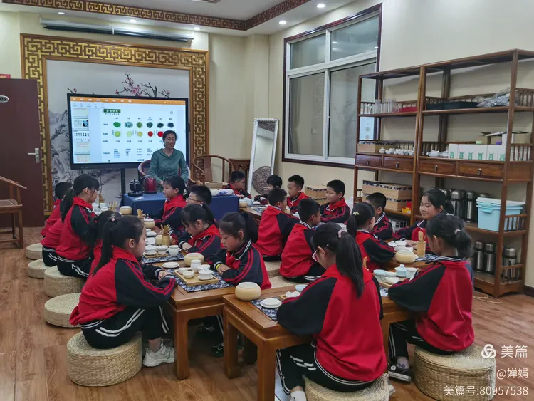 平泉市府前小学走进青少年校外活动中心"学茶艺 品茶韵 承美德"体验